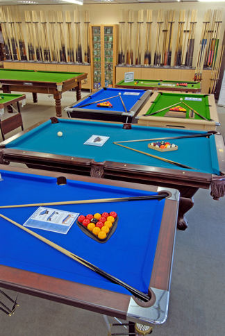 069_Home Pool Tables & Snooker Cue Slection