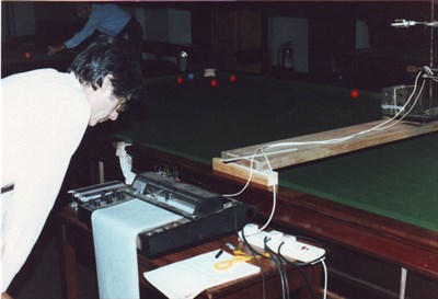 Measuring static electricity on a snooker table